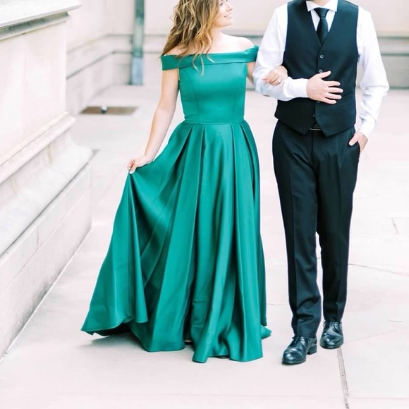 Deep green Ieena by Mac Duggal formal dress - Picture 8 of 8